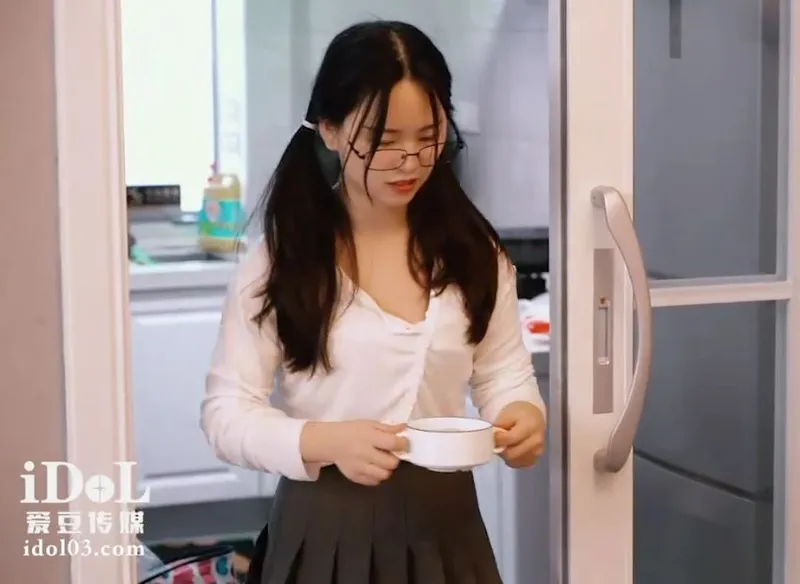Em gái nhỏ về quê ăn tết bị bố dượng quan hệ vì càng lớn càng ngon